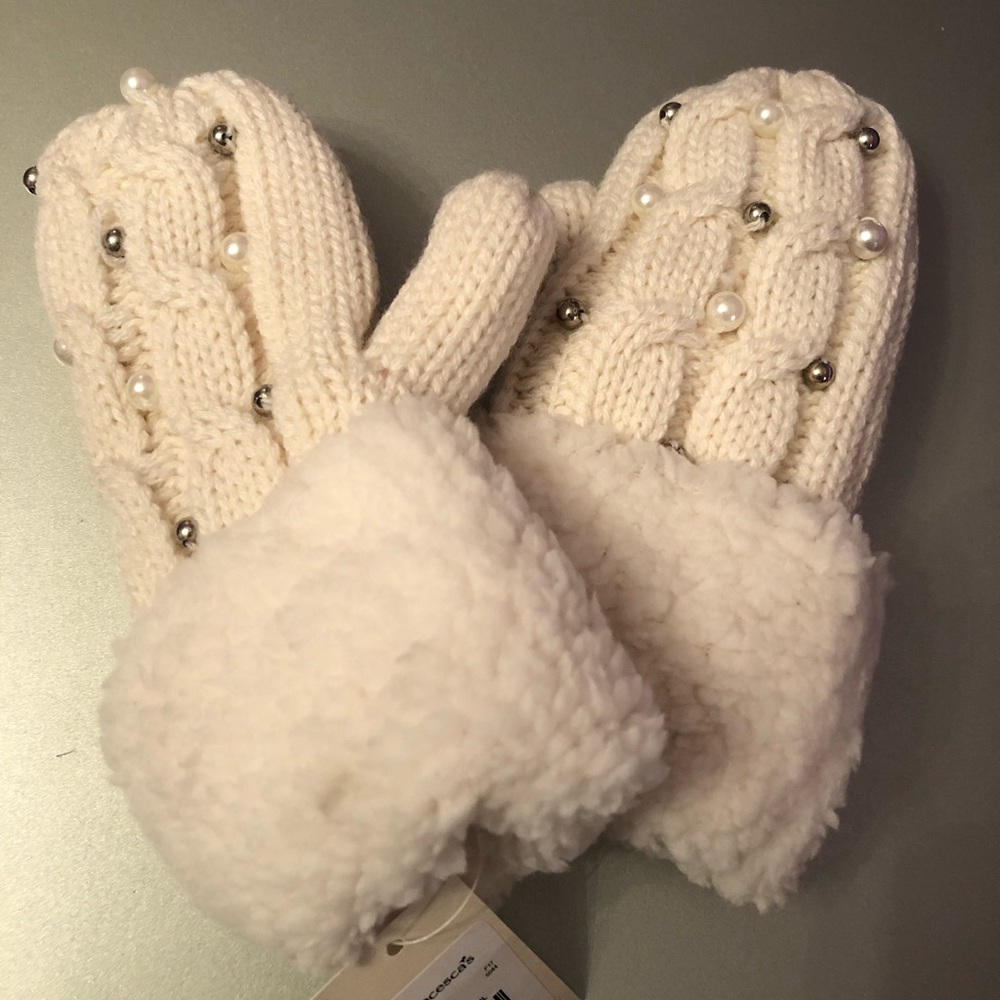 Girls pearl mittens